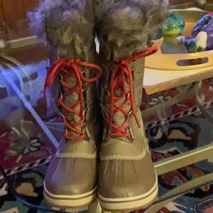 Sorel leather women’s lace-up boots